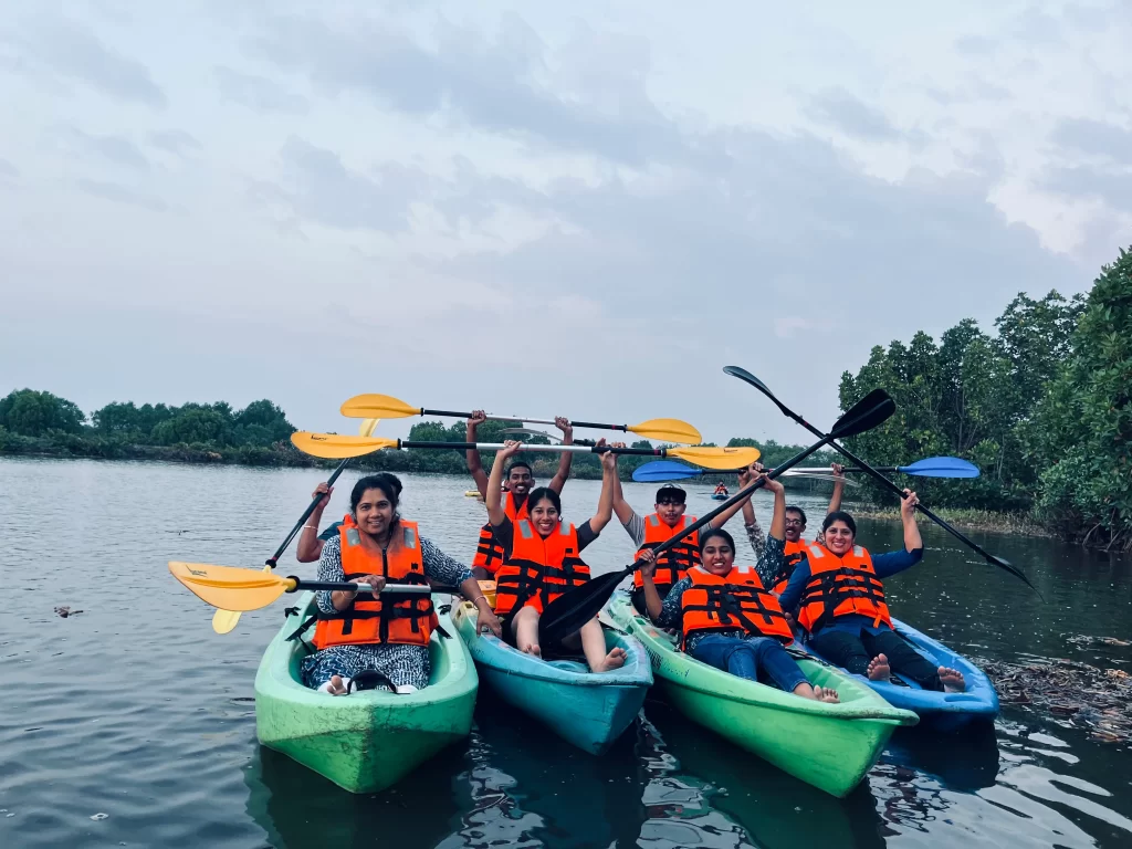 Kayaking Kochi packages for sunrise, sunset and mangrove kayaking tours in Kadamakudy backwaters